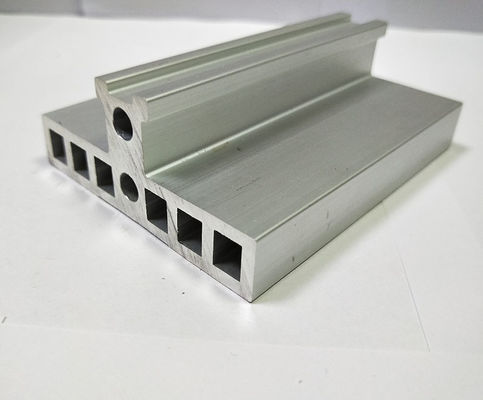 CNC финиша мельницы анодируя серебряный подвергая прессованные алюминиевые профили механической обработке