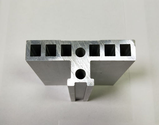 CNC финиша мельницы анодируя серебряный подвергая прессованные алюминиевые профили механической обработке